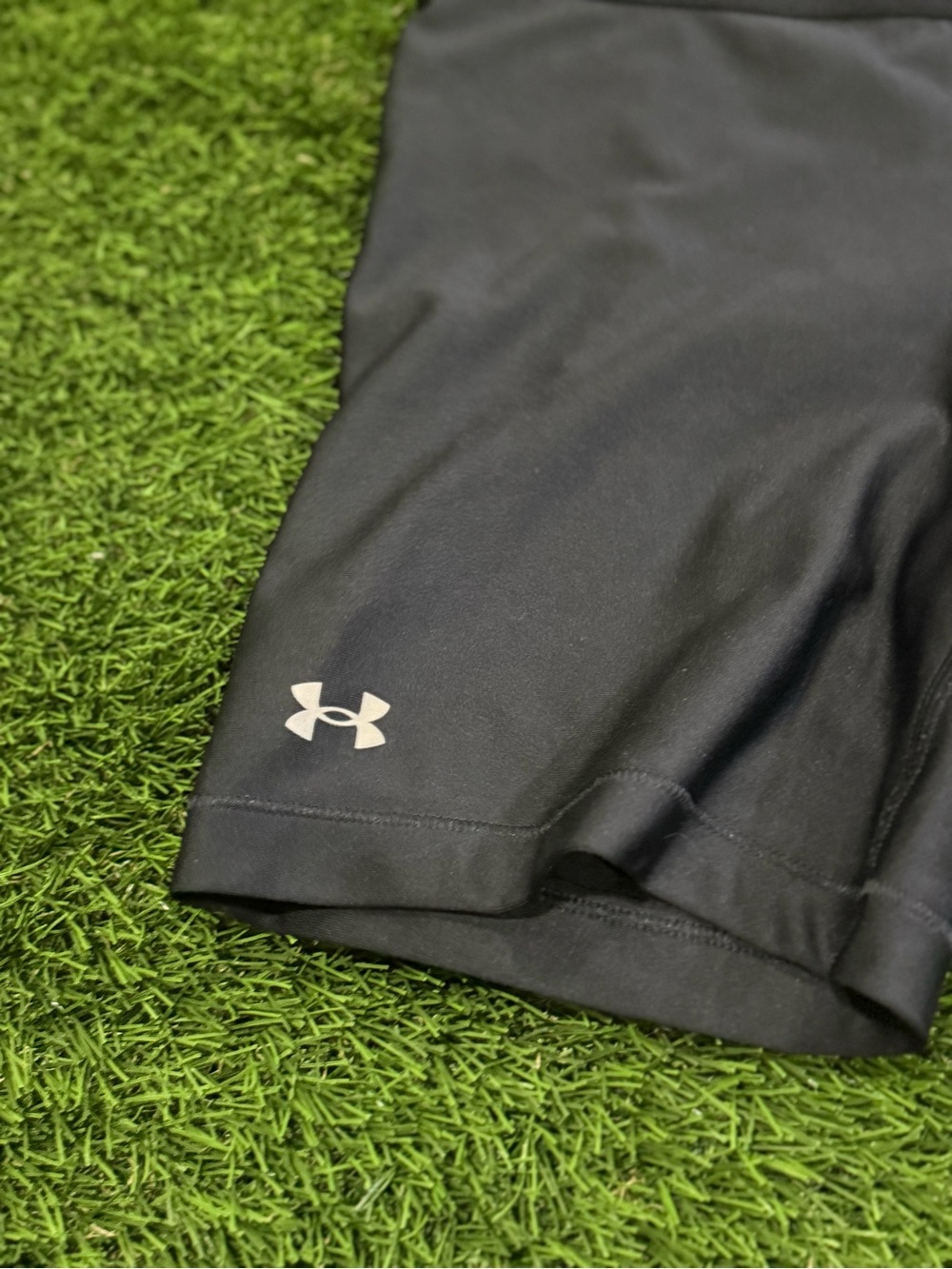 Under Armour Spandex Shorts - Picture 2 of 4